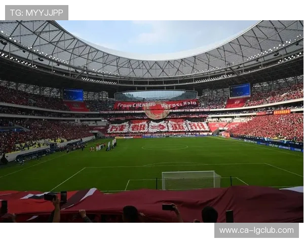 凤凰山足球场客队通道设计创新提升比赛体验与安全保障