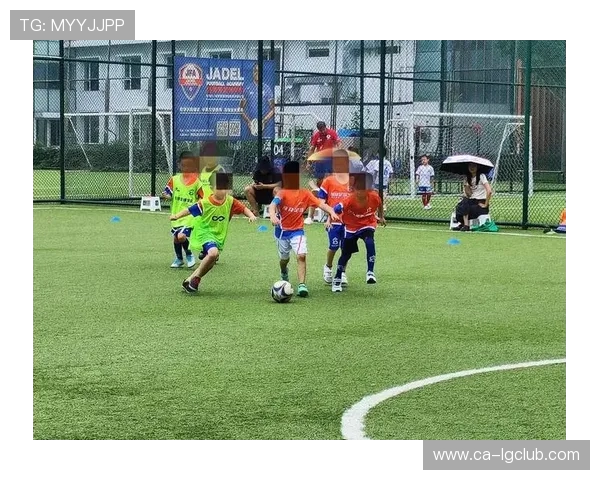 足球与舞蹈融合的奇妙世界 探索运动与艺术的完美结合